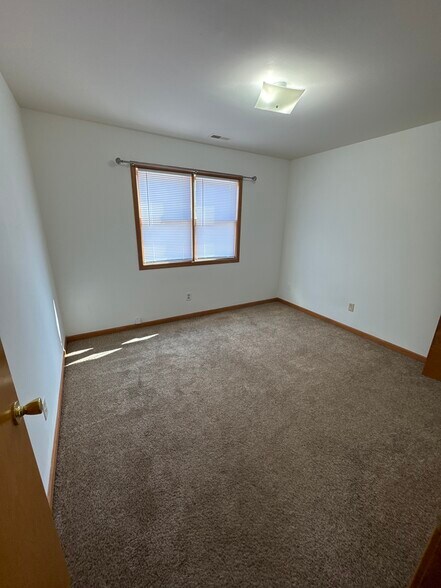 Building Photo - 917 E Glen Park Ave