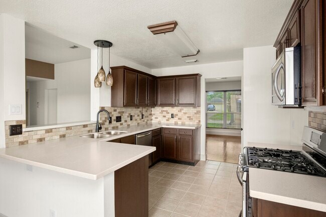 Building Photo - 1243 Willow Branch Dr