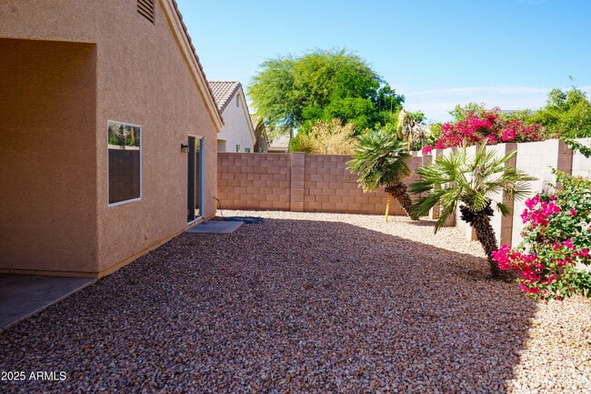 Building Photo - 898 E Monterey St