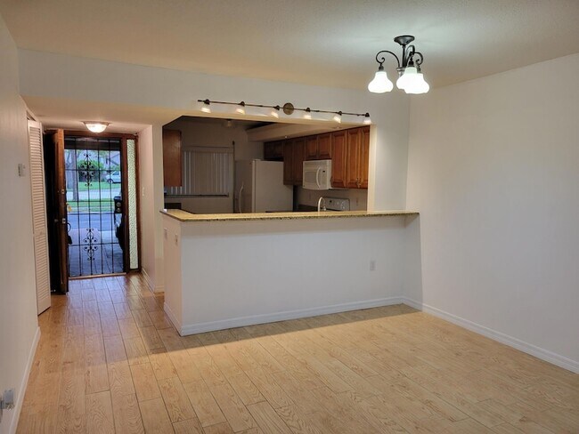 Building Photo - 1611 Minutemen Causeway