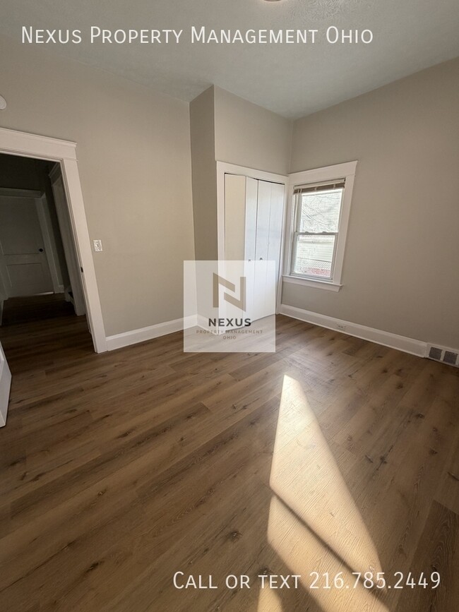 Building Photo - 843 E 232nd St