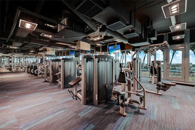 Building Photo - 601 NE 36th St