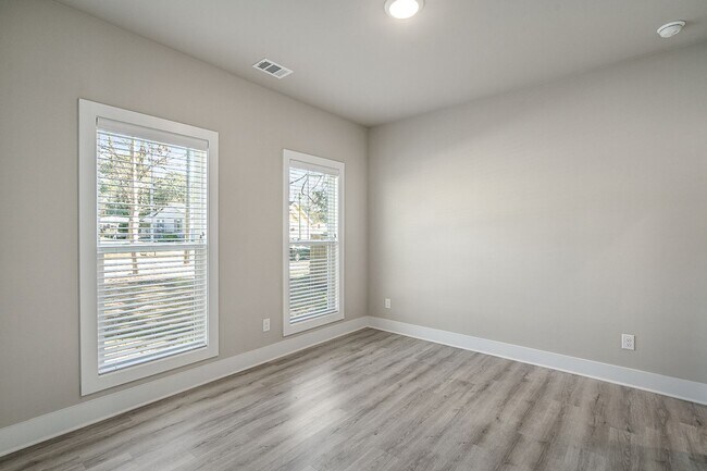Building Photo - 216 Colima Ave