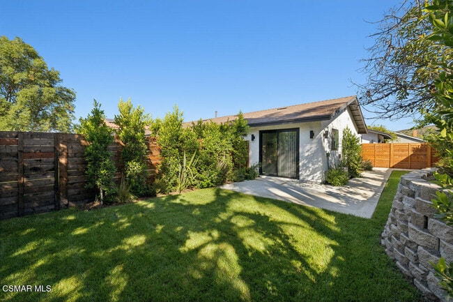 Building Photo - 16 Alamar St