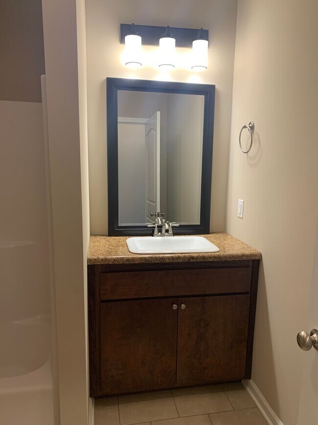 Building Photo - Modern comfort and privacy in the heart of...
