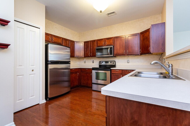 Building Photo - 3839 Norwich Dr