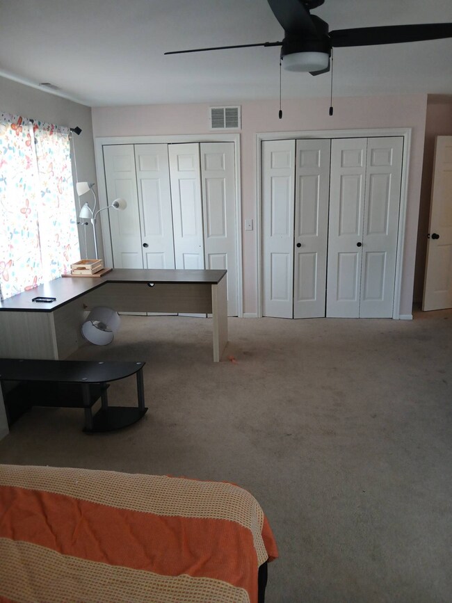 Building Photo - Spacious Furnished Condo Located in Sylvan...