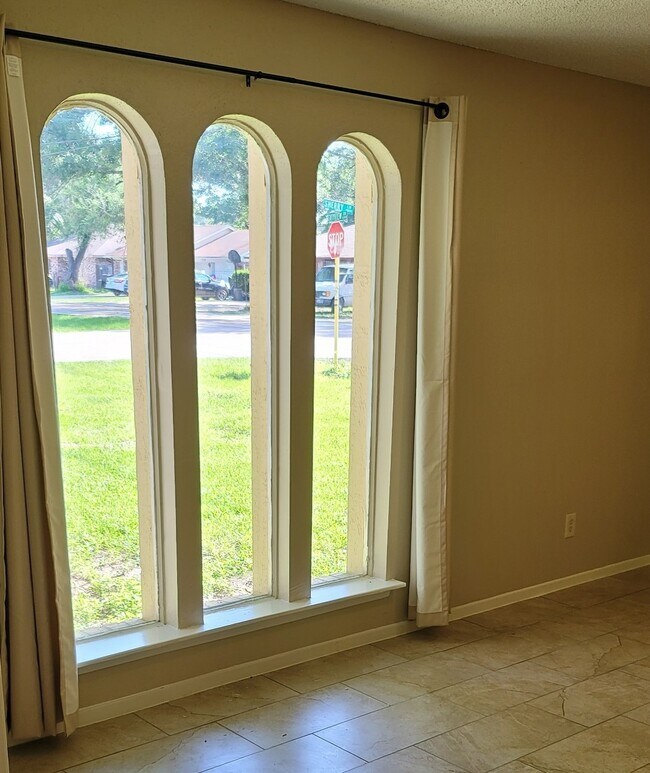 Building Photo - 11001 Sherry Ln