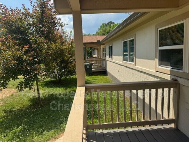 Building Photo - 5281 Usher Dr