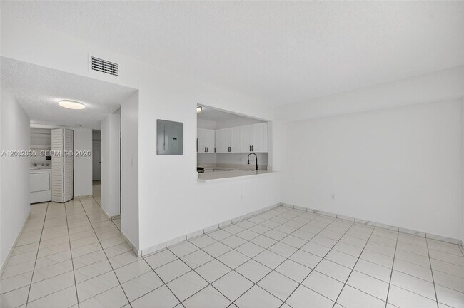 Building Photo - 800 SW 104th Ct