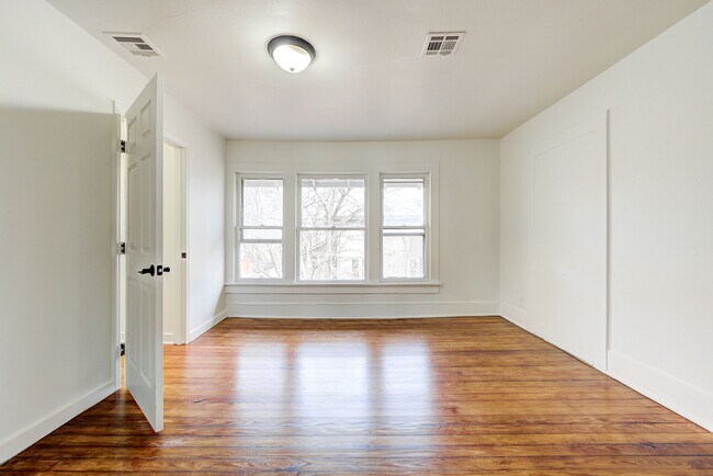 Building Photo - 474 Elm Ave
