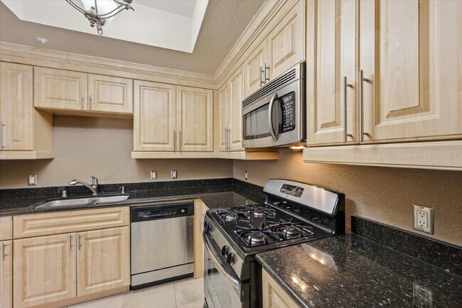 Building Photo - Luxury 1-Bedroom Rental in Guard-Gated Meridian – Walk to the Strip!