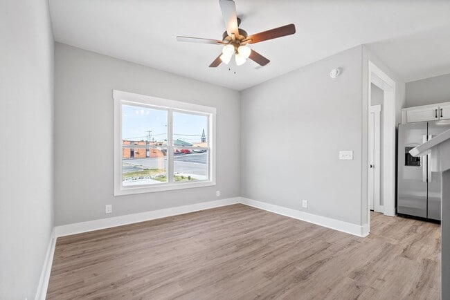 Building Photo - 2 Bedroom Townhome For Rent in Historic Downtown Clarksville!