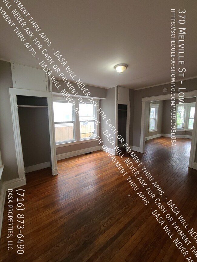 Building Photo - 370 Melville St