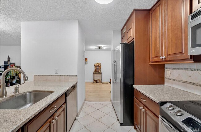 Building Photo - 25 Rockledge Ave