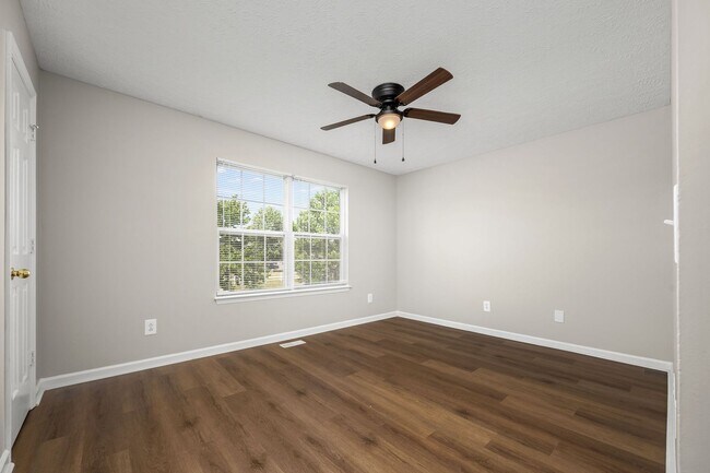 Building Photo - Hamlet Square Townhomes -2304A
