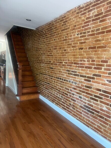 Building Photo - 422 N Collington Ave