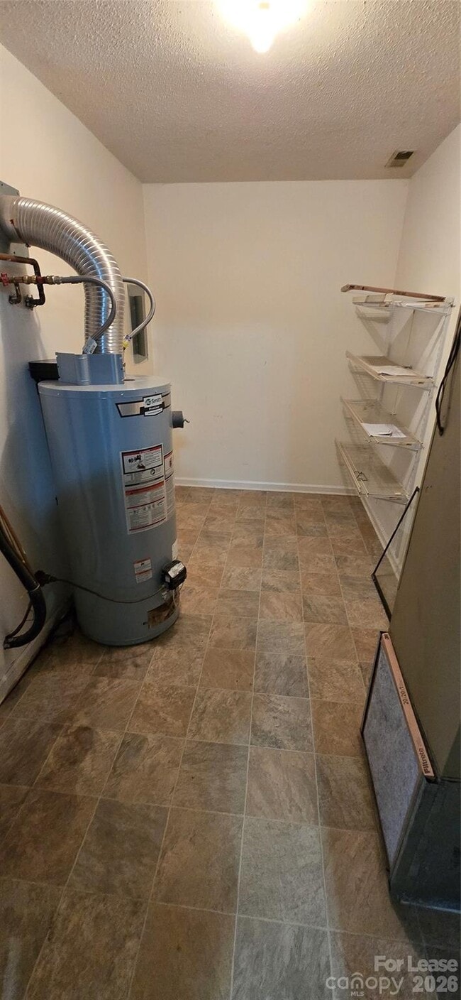 Building Photo - 517 Hickory St