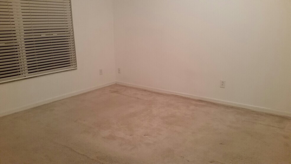 Building Photo - 1243 Charlesworth Dr