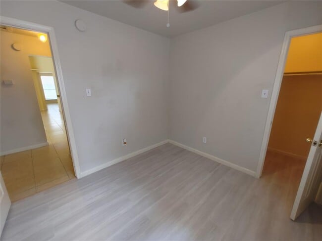Building Photo - 28811 Sedgefield St