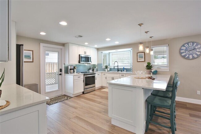 Building Photo - 211 Island Cir
