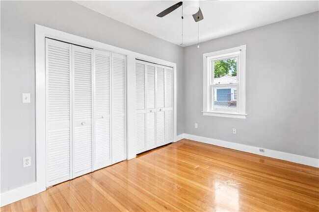 Building Photo - 291 Maple Ave