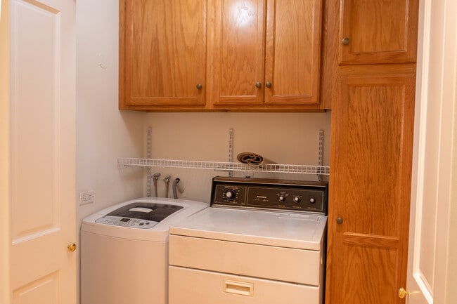 Laundry closet - 844 N Laurel Ave