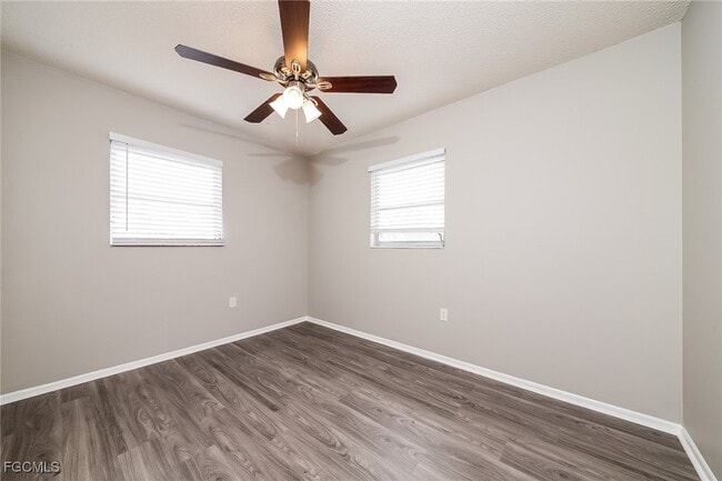 Building Photo - 744 Pineland Ave