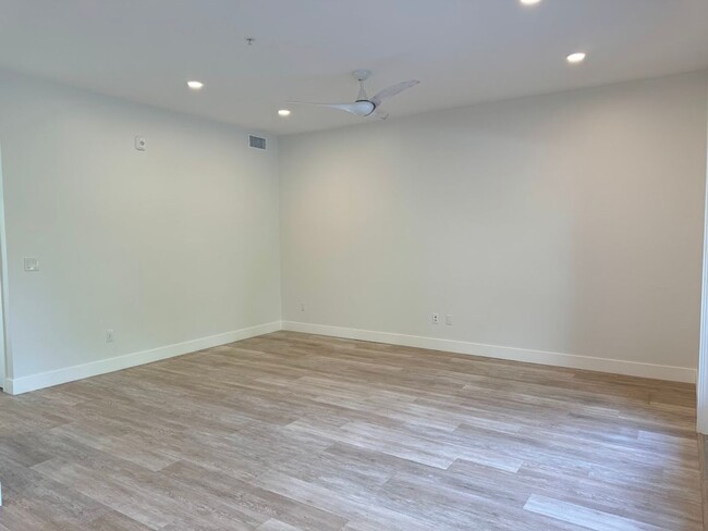 Building Photo - Modern 1BD 1 BA Condo in Boulder - Availab...