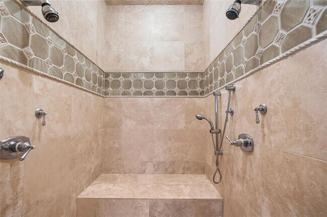 Building Photo - 5000 Long Island Dr