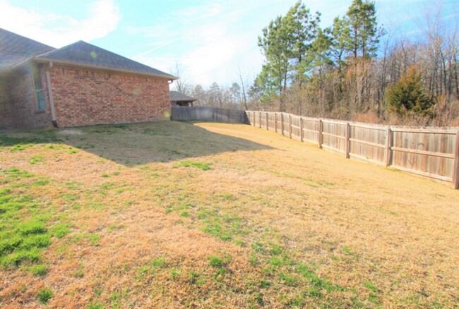 Building Photo - Beautiful 3 Bedroom 2 Bathroom Townhouse i...