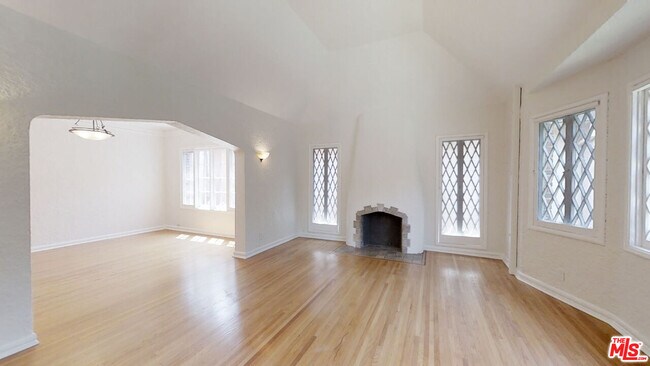 Building Photo - 1260 Flores St