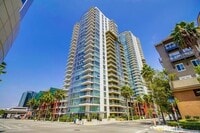 Building Photo - 411 W Seaside Way