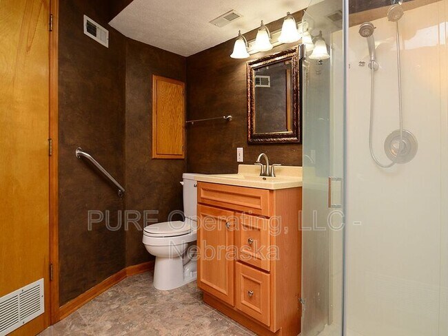 Building Photo - 1217 Pierce St