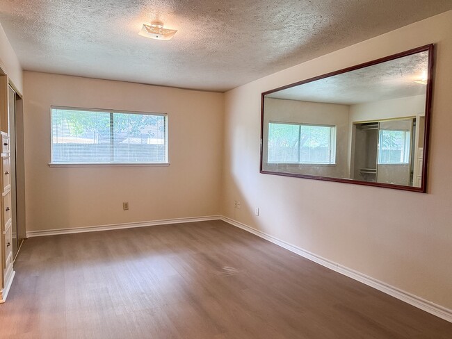Building Photo - 14418 Moorfield Dr