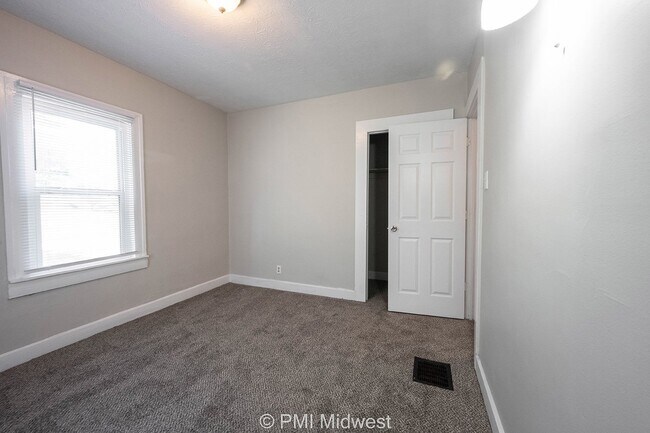 Building Photo - 1529 E Ohio St