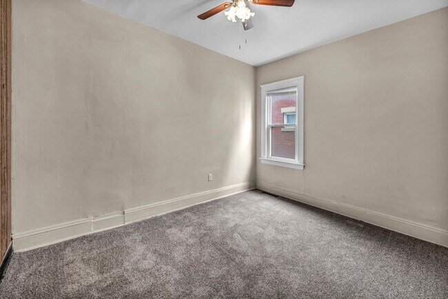 Building Photo - 4093 E 64th St