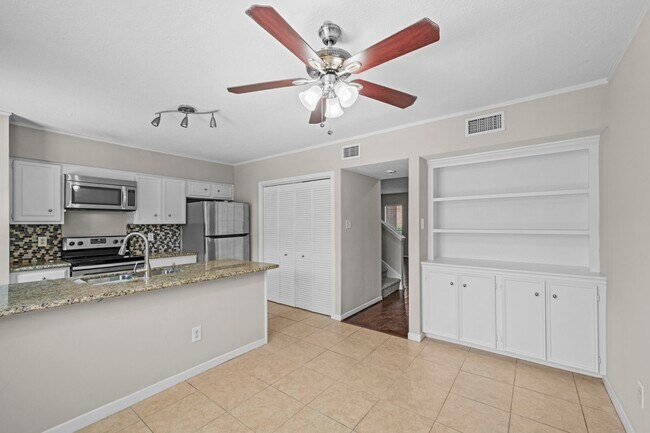 Building Photo - 925 Memorial Village Dr