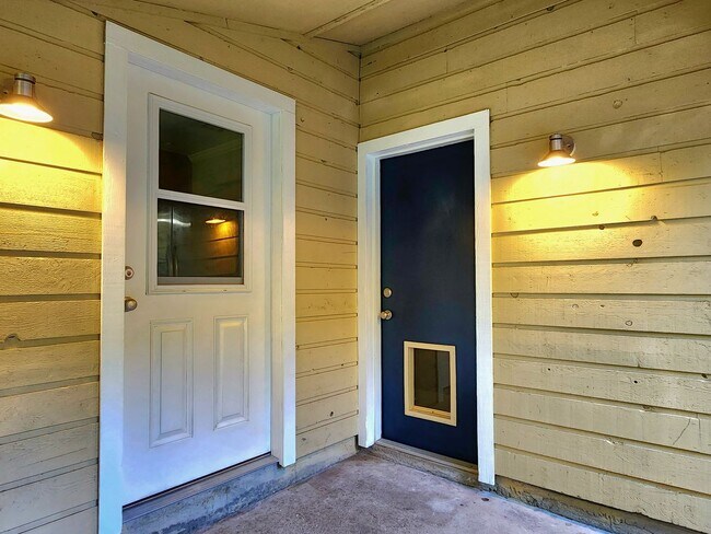 Building Photo - FOR RENT 4 bed 3 bath home