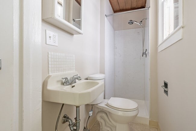 Building Photo - 1530 Minturn St - Studio | 1 bath | Lower rear unit
