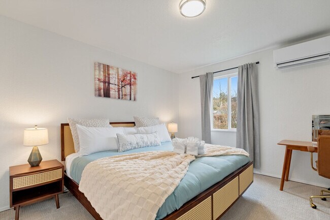 Building Photo - 5924 18th Ave SW