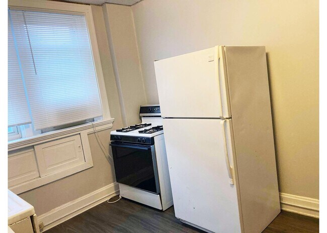 Building Photo - 343-345 Ludlow Avenue