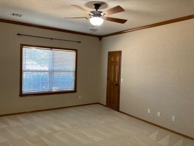 Building Photo - Gorgeous & Spacious 3 Bedroom Owasso Home-...