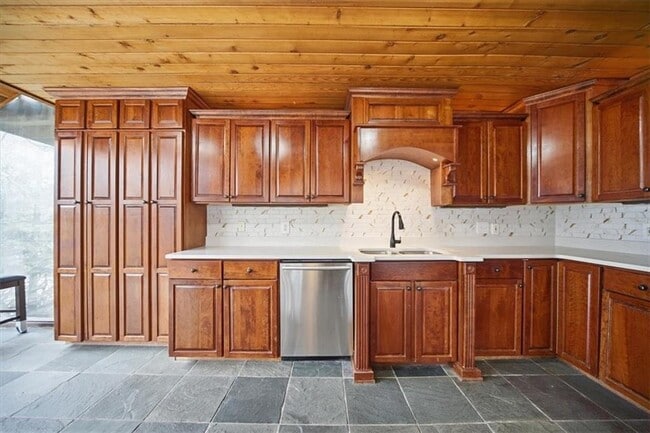 Building Photo - 530 Matterhorn Way