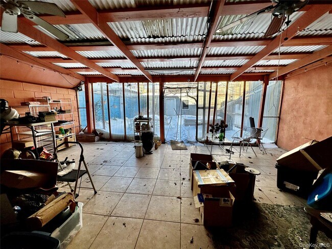 Building Photo - 137 Meserole St