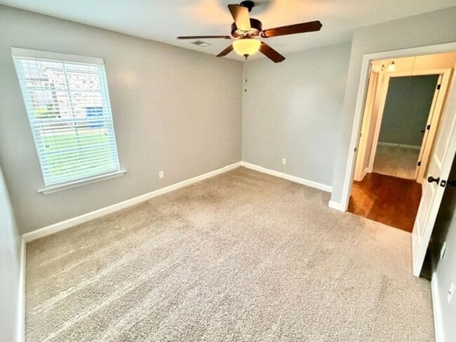 Building Photo - Now Leasing a 4 bedroom 2 bath home in Maywood