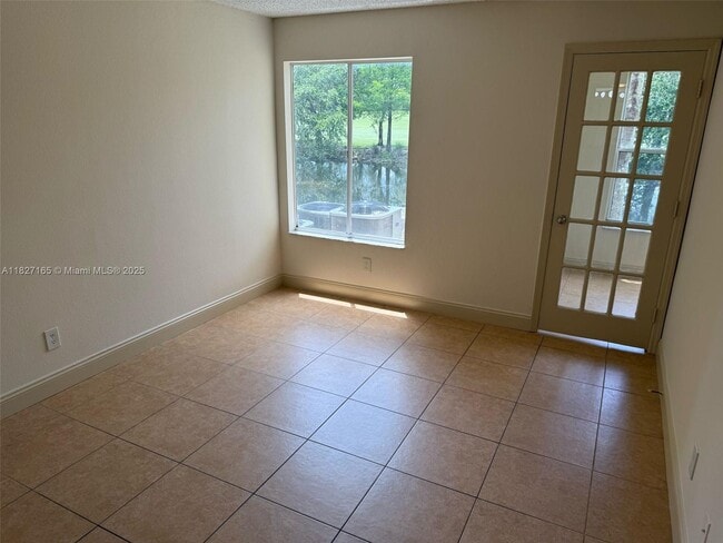 Building Photo - 457 Vista Isles Dr