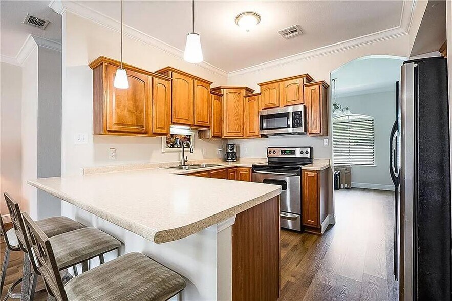 Building Photo - 332 Catalpa Dr