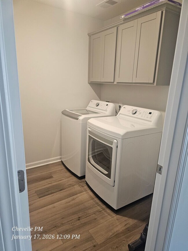 Building Photo - Brand New Gorgeous 3 bedroom 2 bath