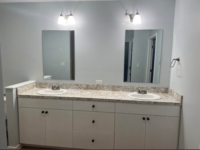 Building Photo - 1212 Doris Ave